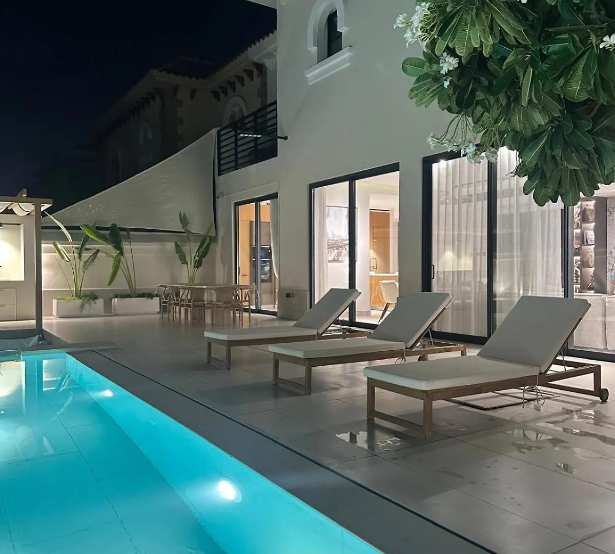 Luxurious Villa 5Bhk With Pool Bbq And Full Time Housemaid Assistance - Live In Dubai United Arab Emirates