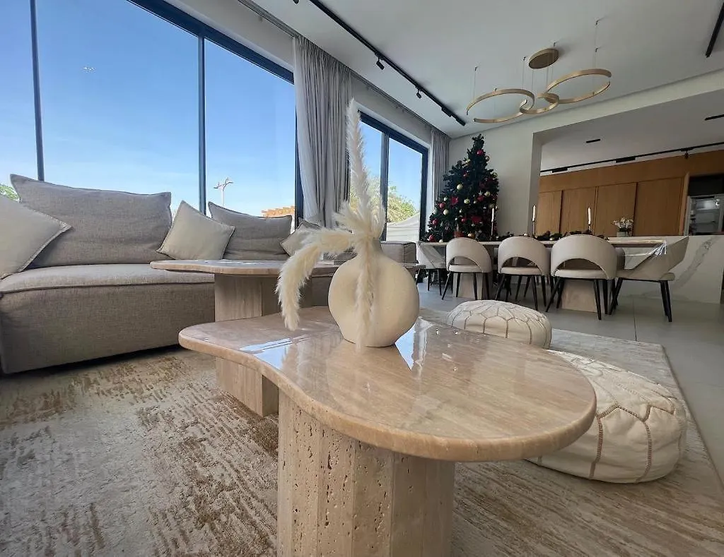 Luxurious Villa 5Bhk With Pool Bbq And Full Time Housemaid Assistance - Live In Dubai