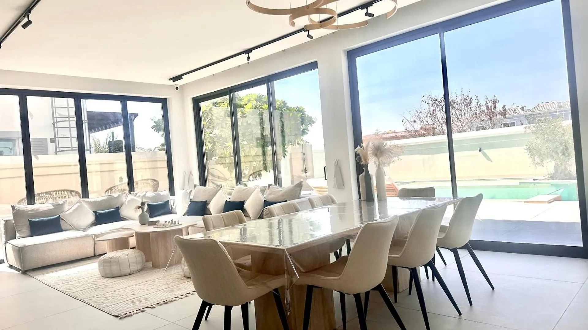Luxurious Villa 5Bhk With Pool Bbq And Full Time Housemaid Assistance - Live In Dubai