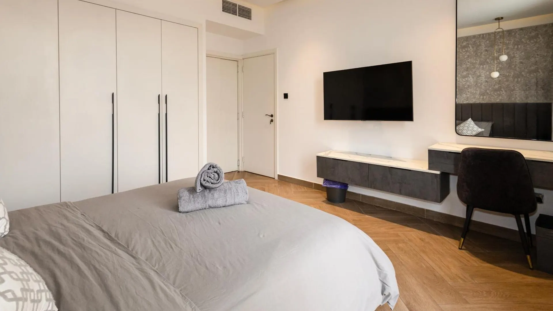 Luxurious Villa 5Bhk With Pool Bbq And Full Time Housemaid Assistance - Live In Dubai United Arab Emirates
