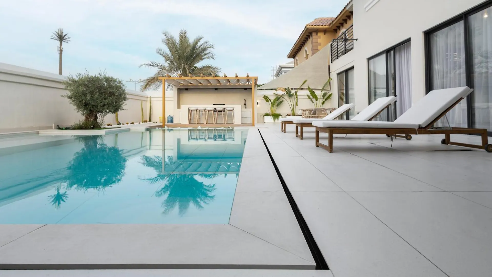 Luxurious Villa 5Bhk With Pool Bbq And Full Time Housemaid Assistance - Live In Dubai