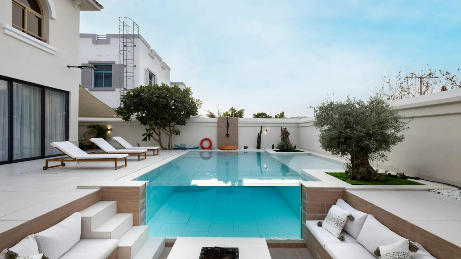 Luxurious Villa 5Bhk With Pool Bbq And Full Time Housemaid Assistance - Live In Dubai