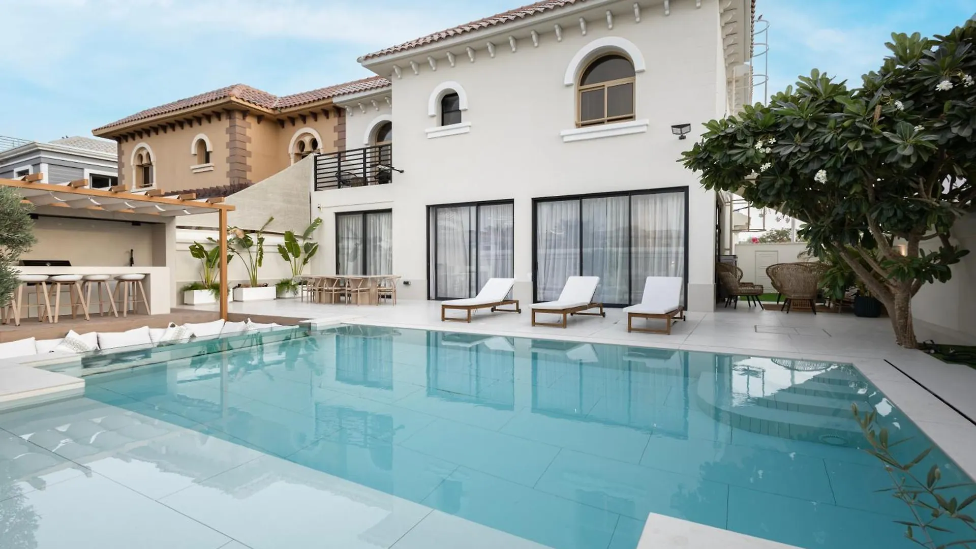 Luxurious Villa 5Bhk With Pool Bbq And Full Time Housemaid Assistance - Live In Dubai