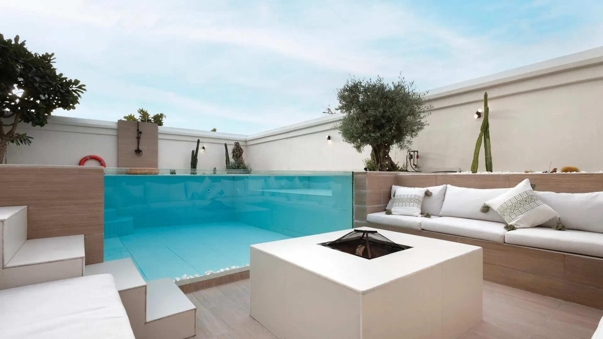 Luxurious Villa 5Bhk With Pool Bbq And Full Time Housemaid Assistance - Live In Dubai United Arab Emirates